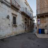 ...imbocchiamo via Madre Chiesa e percorriamo lo stretto vicolo per circa 200 metri...